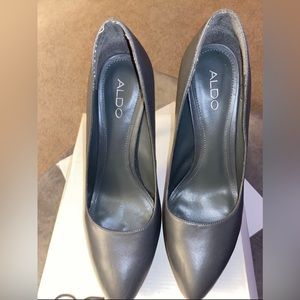 Size 10 Aldo Grey Pumps